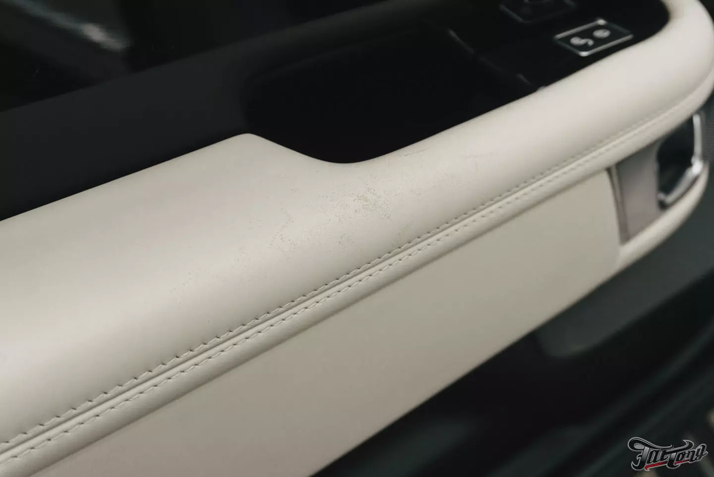 Химчистка и ремонт кожи в салоне Range Rover